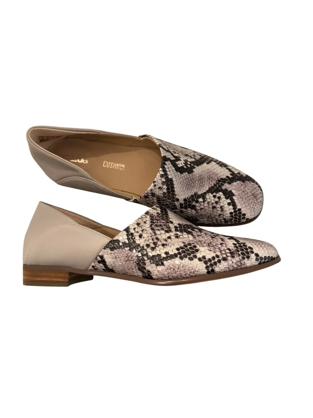 Clarks Pure Tone loafers in a grey snake combi print women’s size 6M